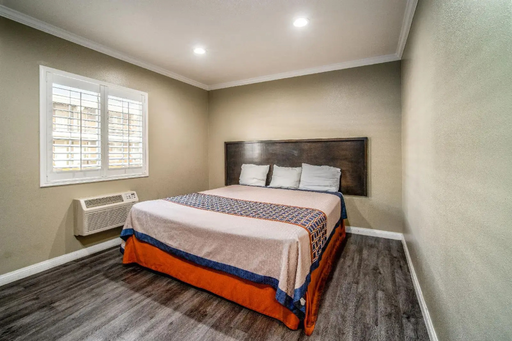 Regency Inn & Suites, photo 4
