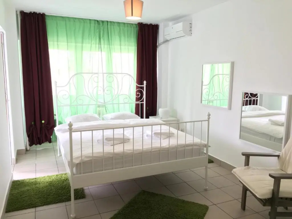 Green Apartment 6, photo 3