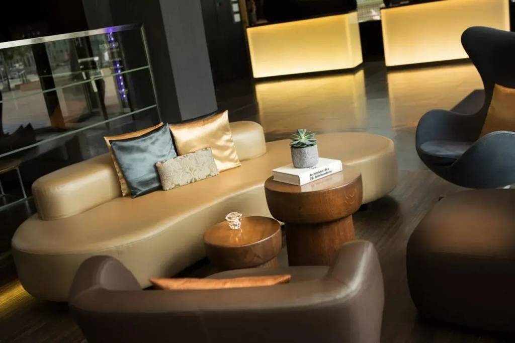 Renaissance Zürich Tower Hotel, photo 2