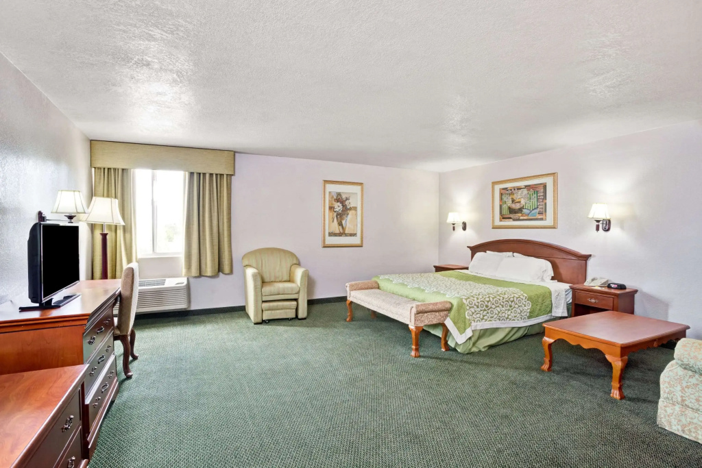 Days Inn & Suites by Wyndham Fullerton — photo 5