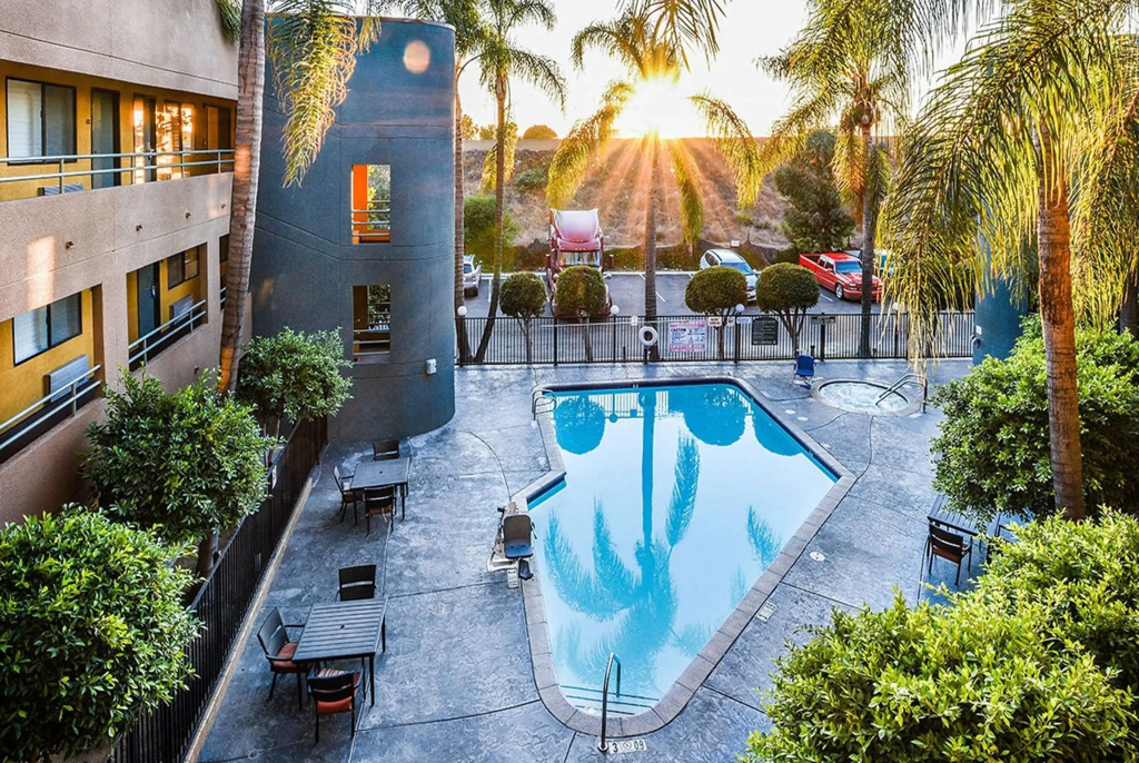 Travelodge by Wyndham Commerce Los Angeles Area — photo 8