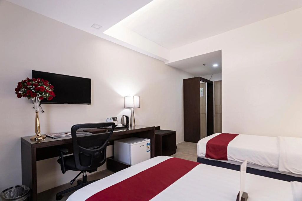 Sarrosa International Hotel and Residential Suites — photo 6