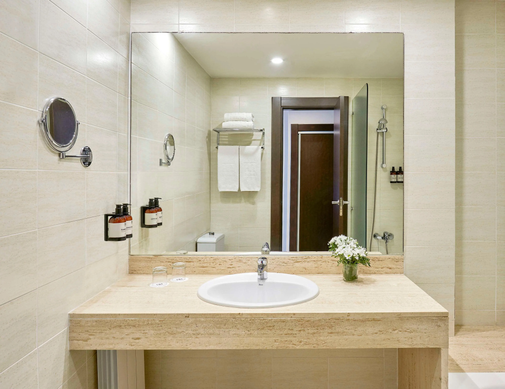 NH Barcelona Eixample — photo 8