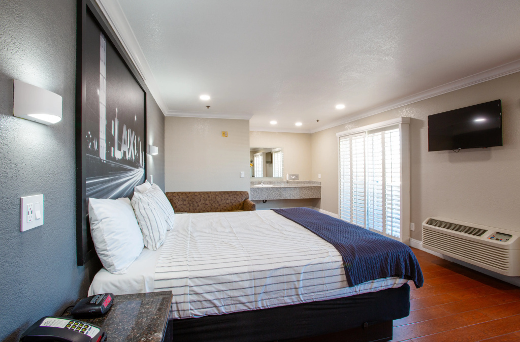 Elev8 Hotel Los Angeles LAX — photo 7
