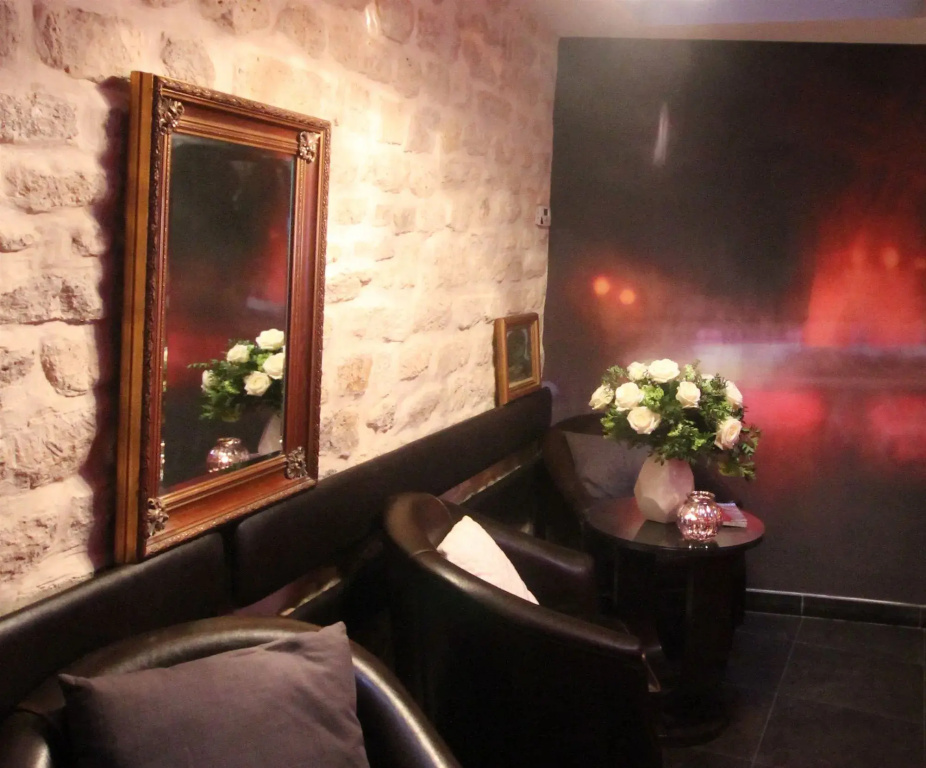 Hotel Lumières Montmartre Paris — photo 2