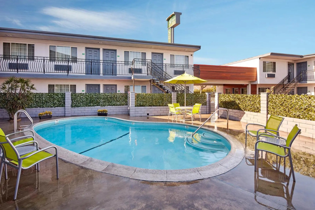 Studio Inn and Suites at Promenade Downey — photo 8