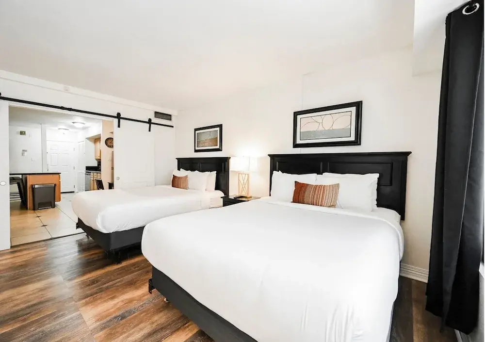 StripViewSuites at Jockey Club, photo 5