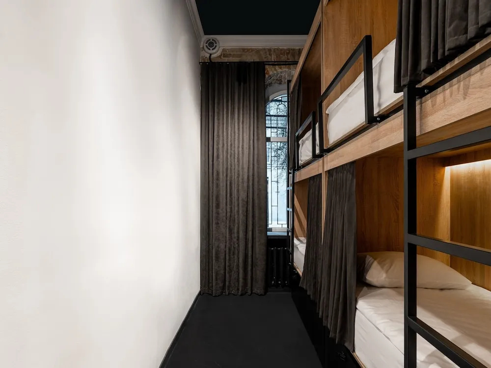 Globe Runner Rooms & Dorms — photo 5