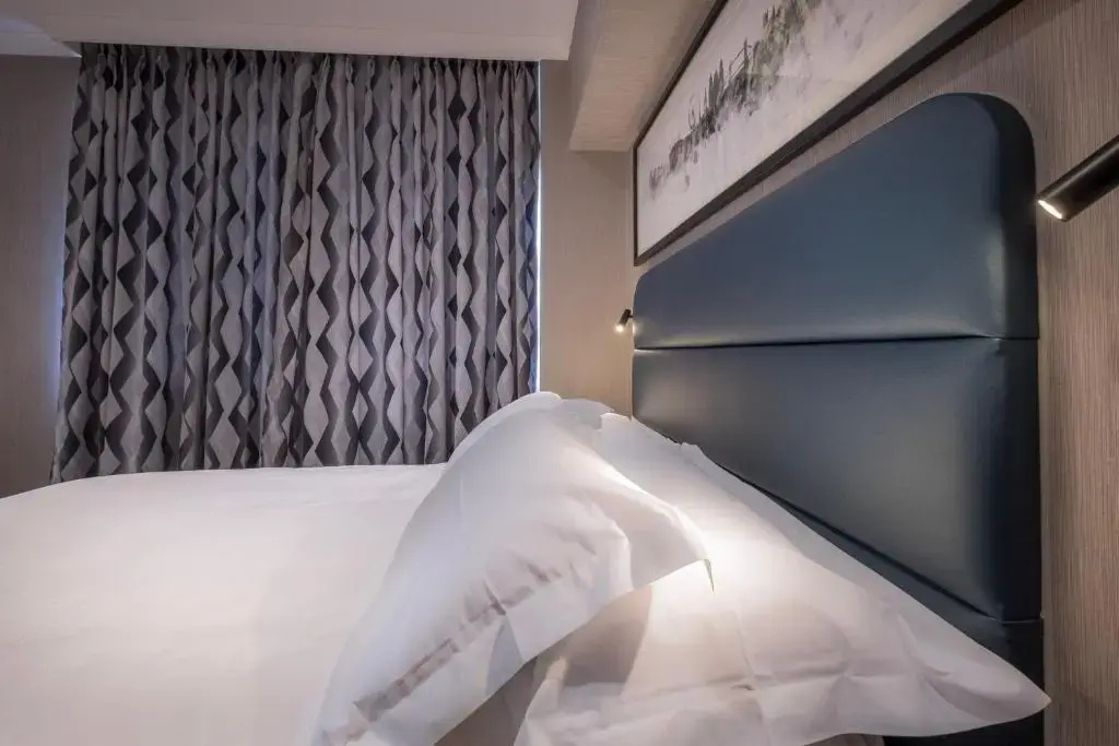 City Sleeper at Royal National Hotel — photo 8