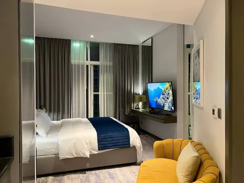 Burj Khalifa Canal View Fully Furnished Studio At Damac Prive — photo 8
