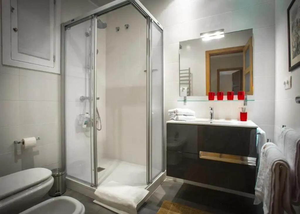 Elegant 3-bedroom Apartment in the Heart of BCN — photo 8
