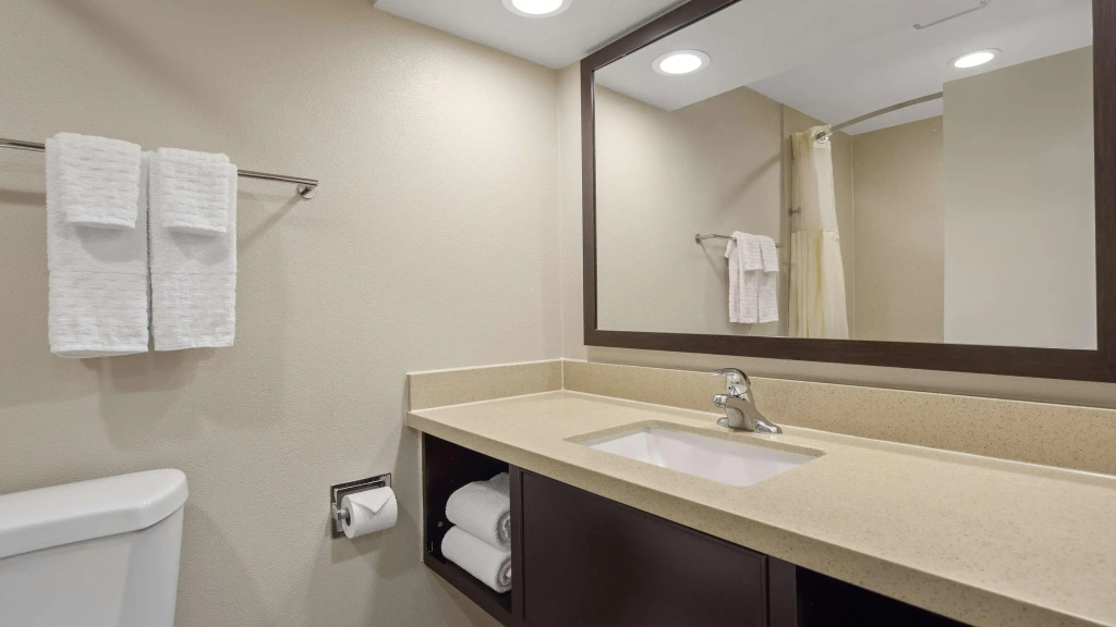 Best Western Pasadena Royale Inn & Suites — photo 8