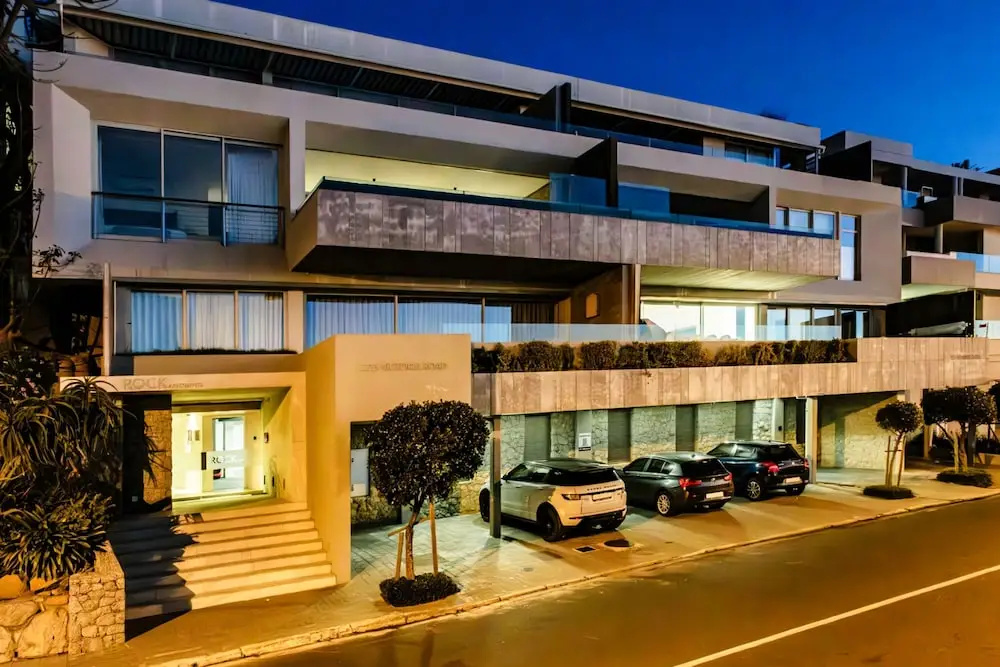Luxurious Camps Bay Retreat w Sea Views Rock Residence