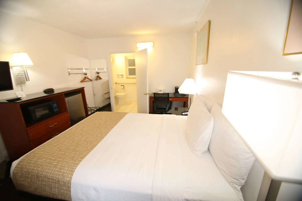 Travelodge by Wyndham Burbank-Glendale — photo 6