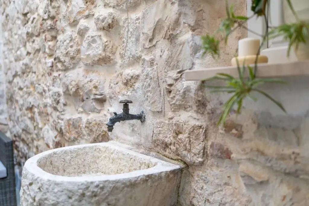 Awesome Stone House — photo 6