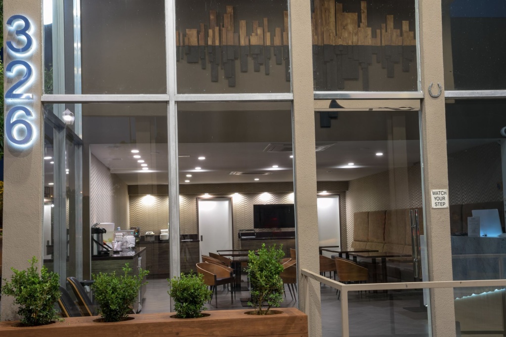 Hotel Xilo Glendale