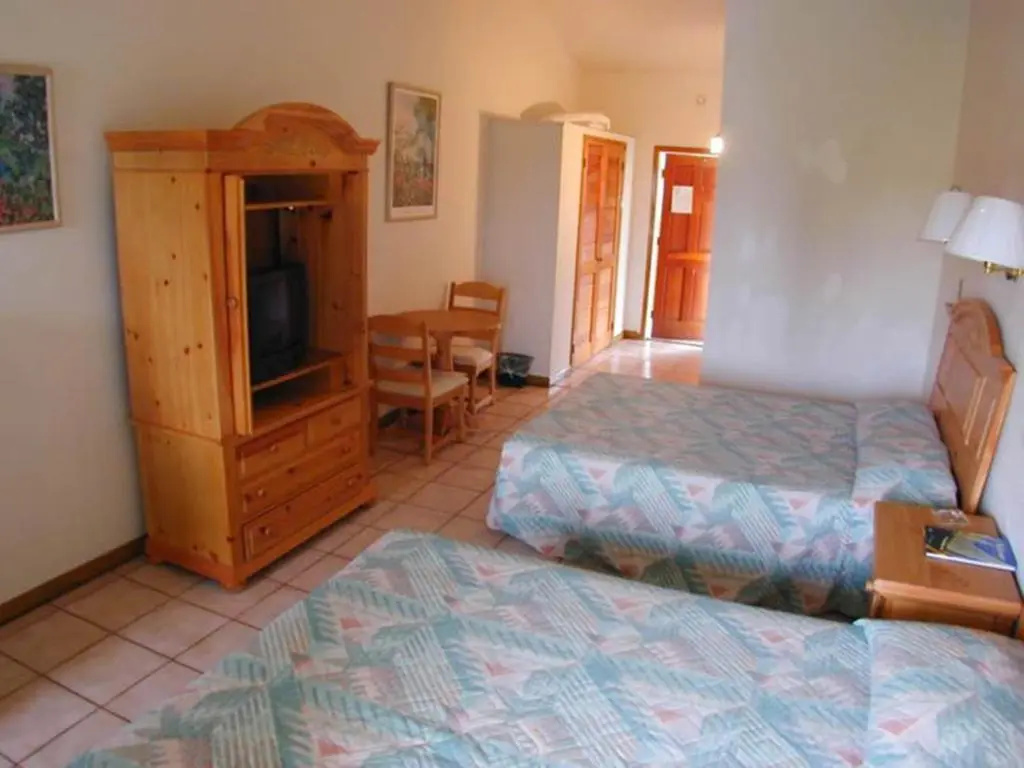Orange Hill Beach Inn, photo 3