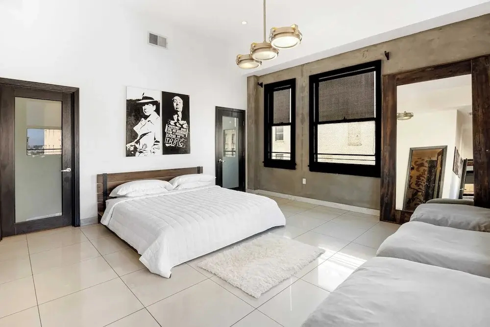 Skyline Lofts by Avantstay: a Multi-level Industrial-chic Retreat in Dtla With Rooftop Views, Soaring Ceilings & Steps to Dining, Music & Culture — photo 3