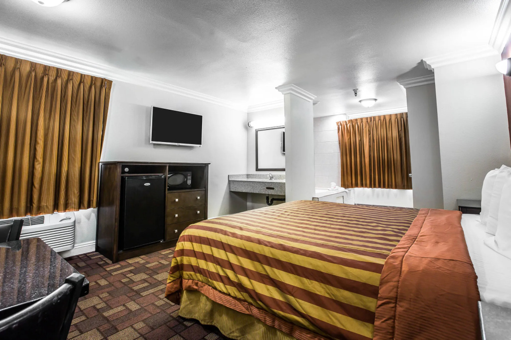 Pico Rivera Inn and Suites, photo 5