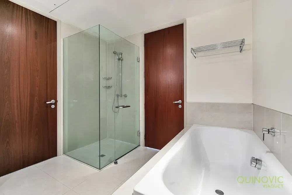 QV Central Upscale Apt in a Hotel (929) — photo 8