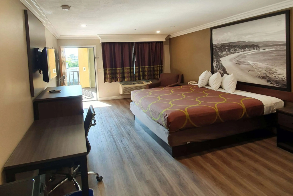 Super 8 by Wyndham Cypress Buena Park Area, photo 3