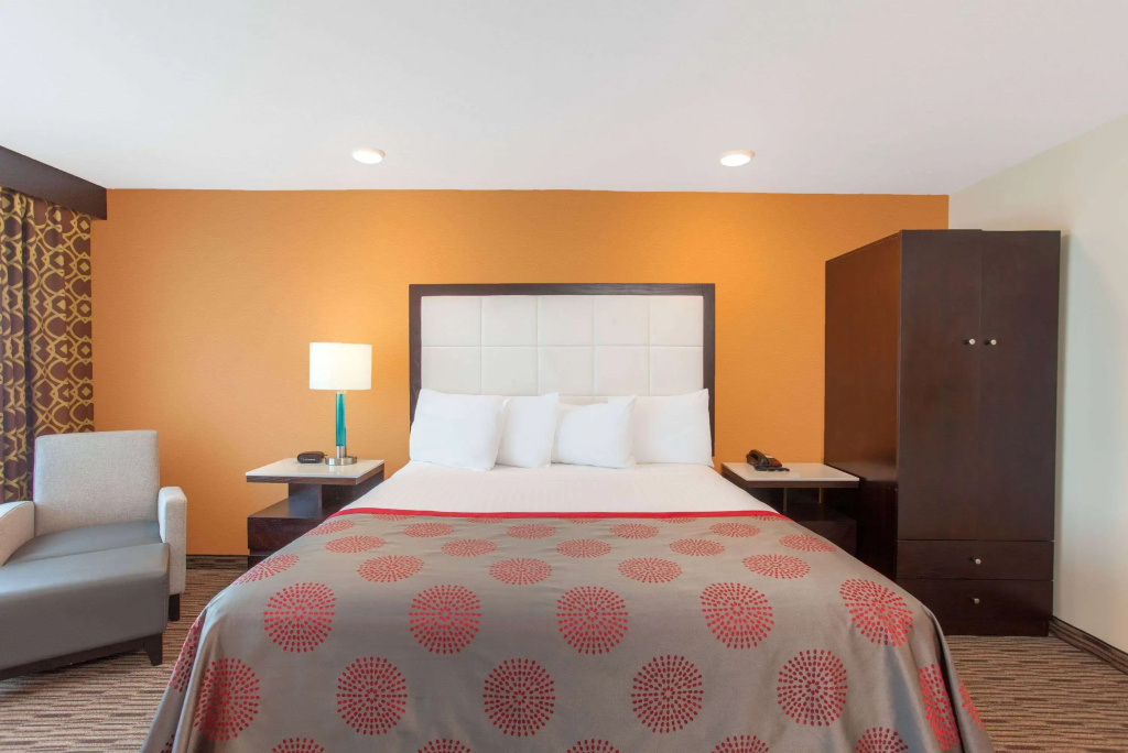 Ramada by Wyndham Culver City, photo 5