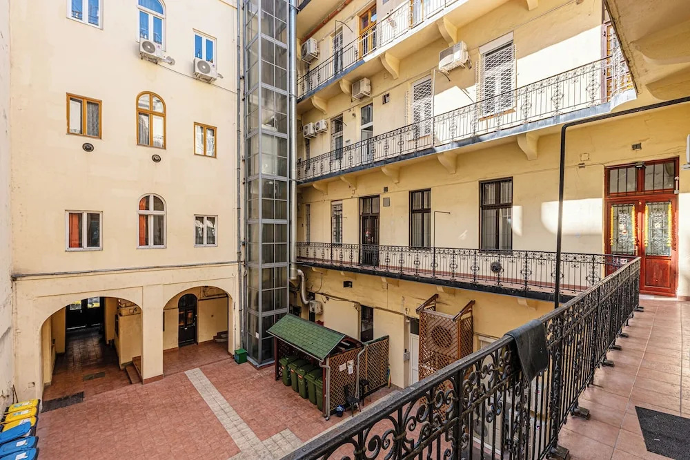 The Other Side - Spacious 3BR with Jacuzzi and Private Sauna