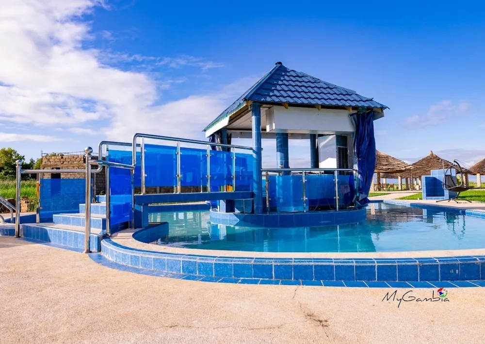 Sea-front Suite - Sleeps 3 - Balcony - Pool — photo 5