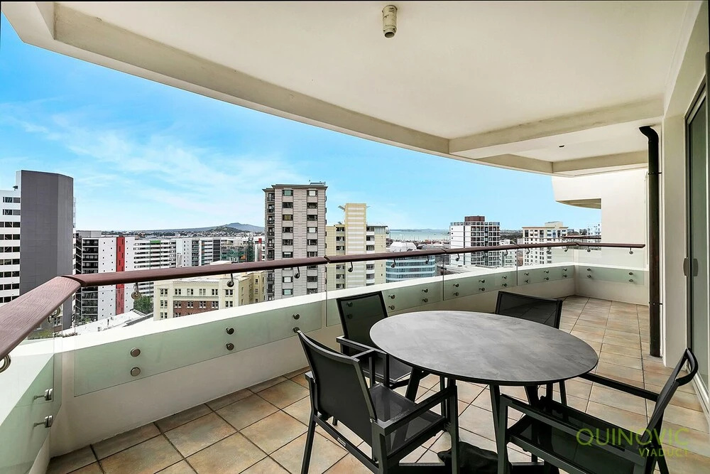 QV Central Upscale Apt in a Hotel (929) — photo 7