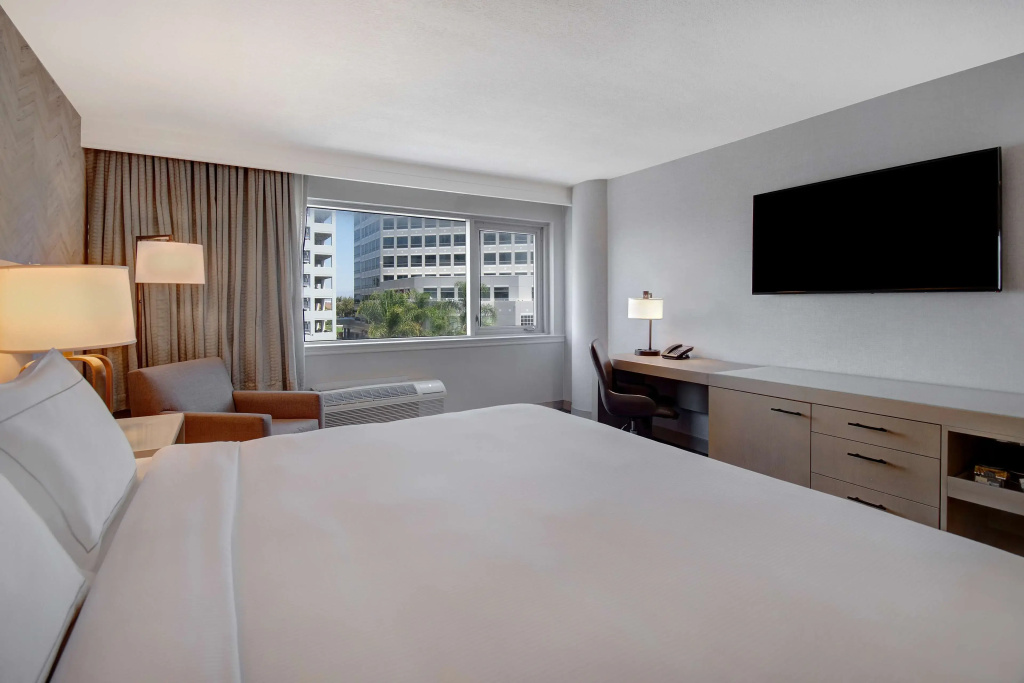 DoubleTree by Hilton LAX - El Segundo, photo 3