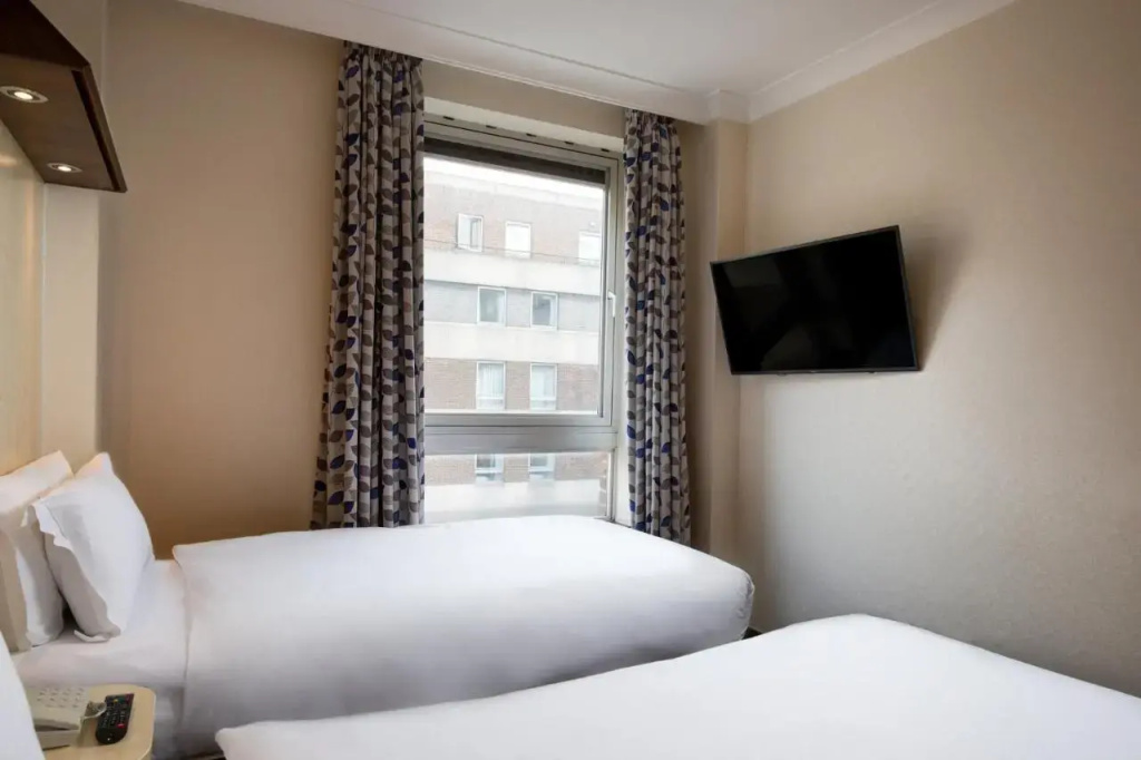 Royal National Hotel — photo 6