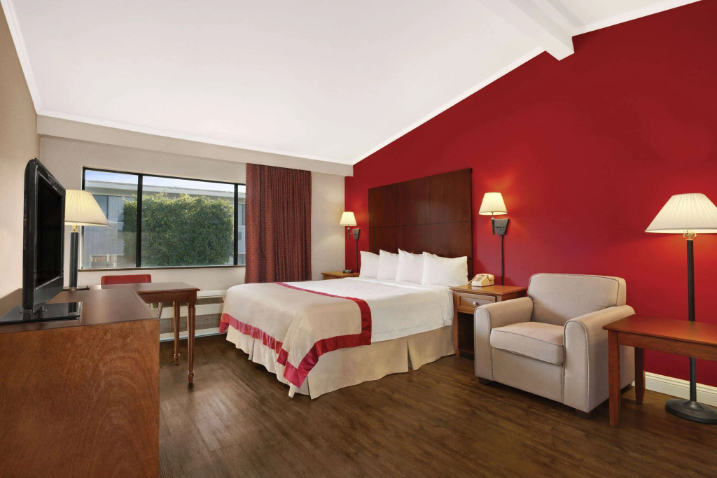 Ramada by Wyndham Torrance — photo 2