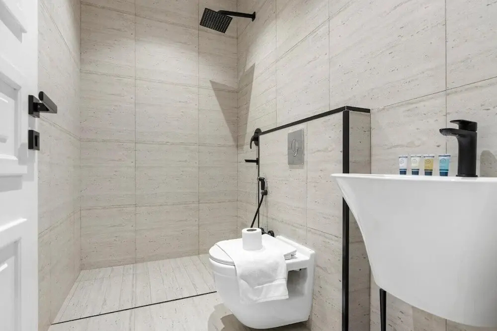 Central Stay With Parking & Stylish Design — photo 7