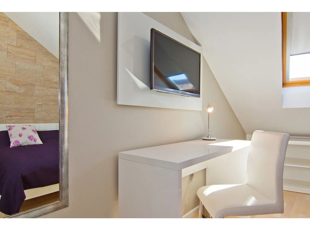 Laura Lux Suites — photo 6