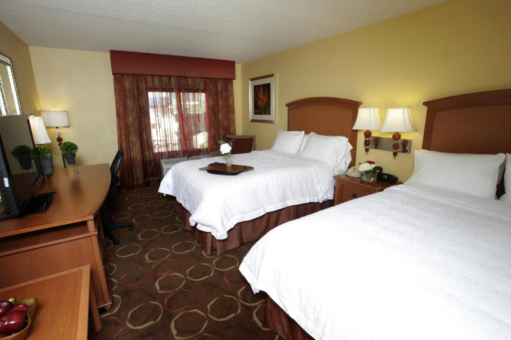 Hampton Inn Tropicana, photo 5