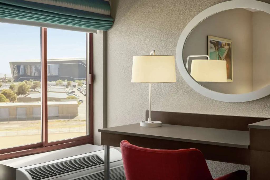 Hampton Inn Tropicana — photo 8