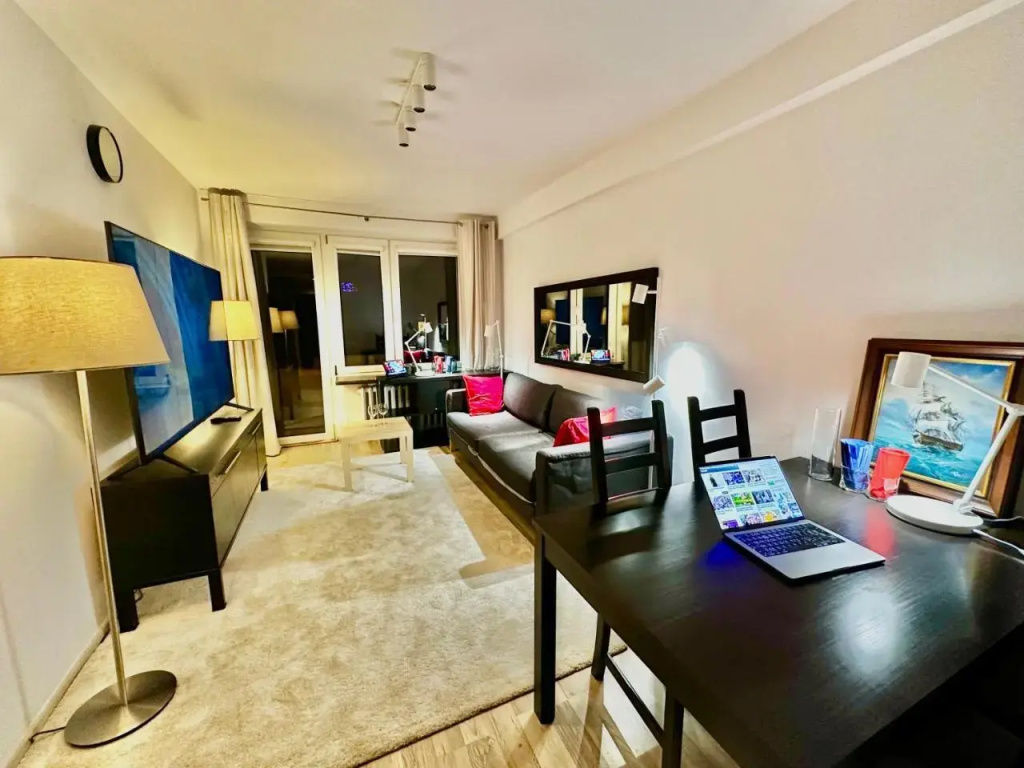 DECOR 2 metro fast WiFI 55’TV Netflix HBO cozy — photo 6