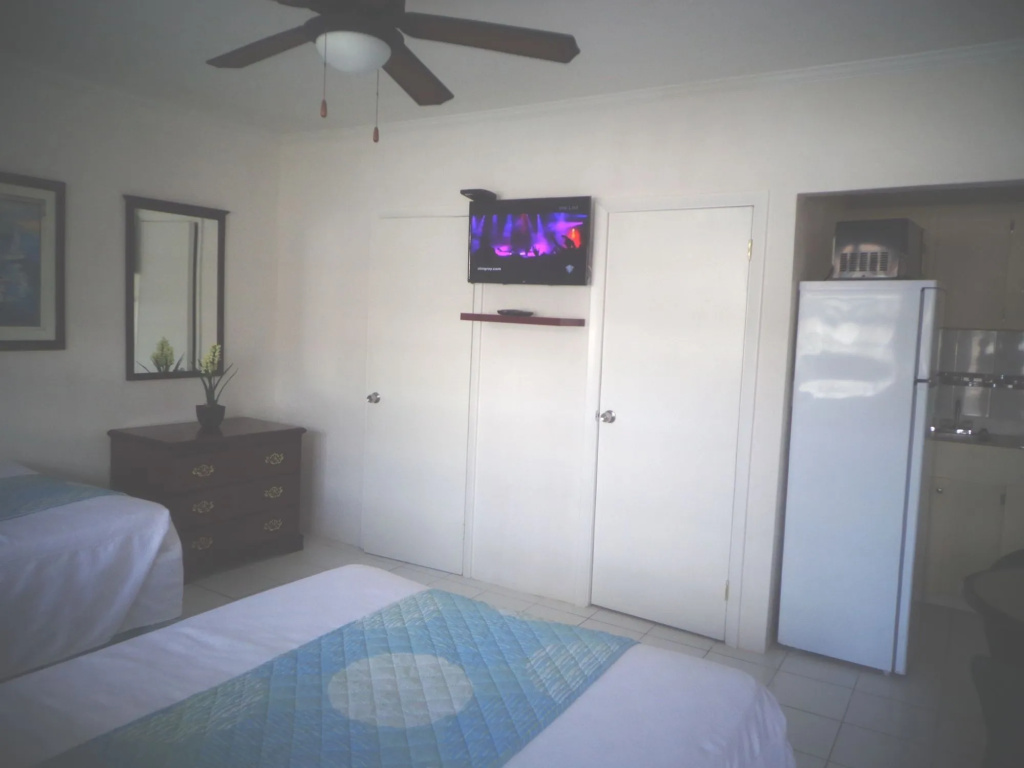 The Colony Club Inn & Suites, photo 5