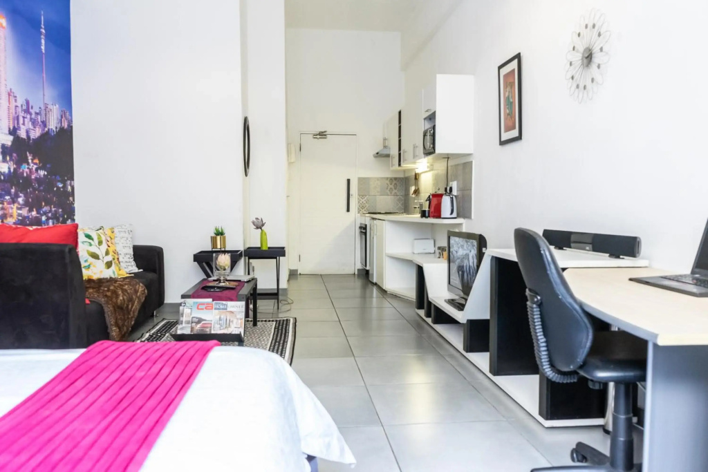 Stunning Maboneng Precinct Studio Apartment at 12 Decades Building, photo 3