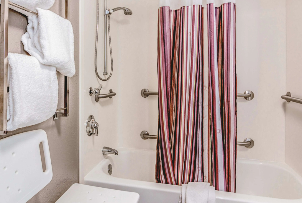 La Quinta Inn & Suites by Wyndham Las Vegas Summerlin Tech — photo 7