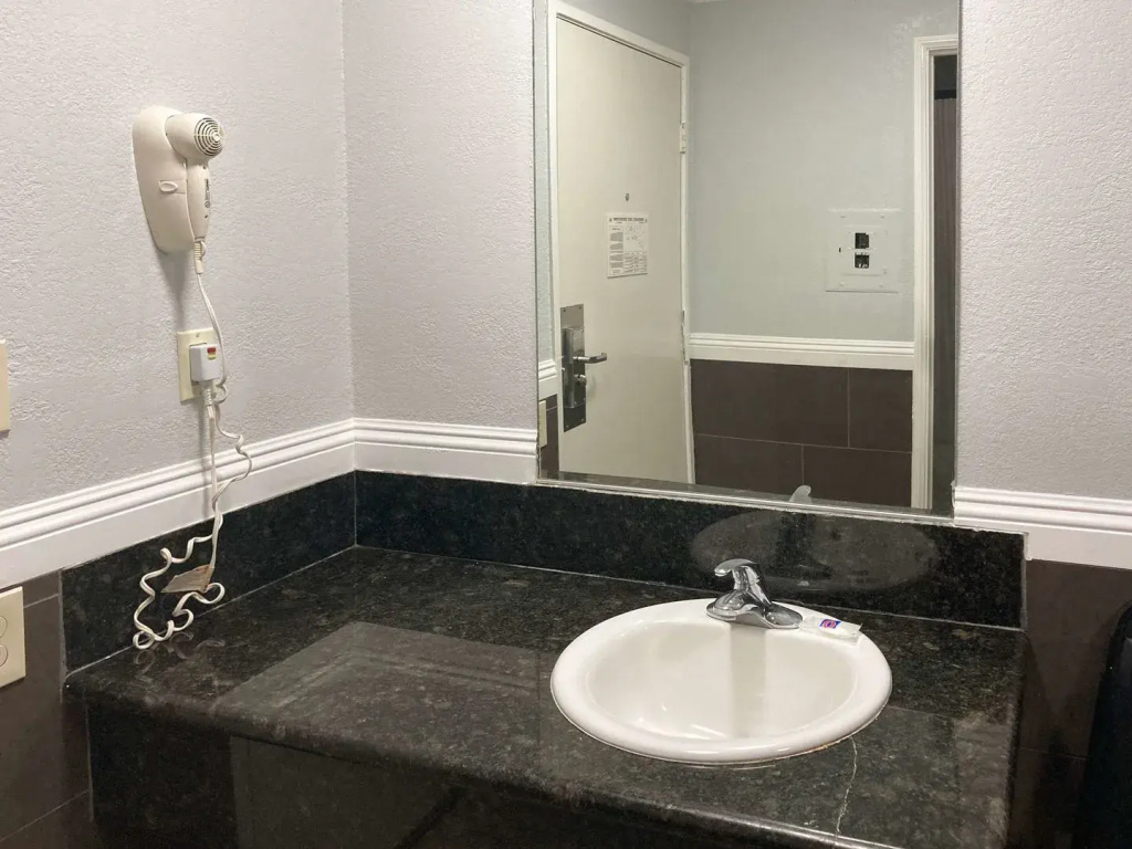 Motel 6 Glendale, CA – Pasadena Burbank Los Angeles — photo 8