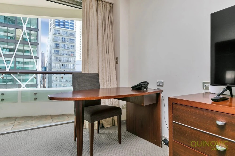 QV Central Upscale Apt in a Hotel (929), photo 4