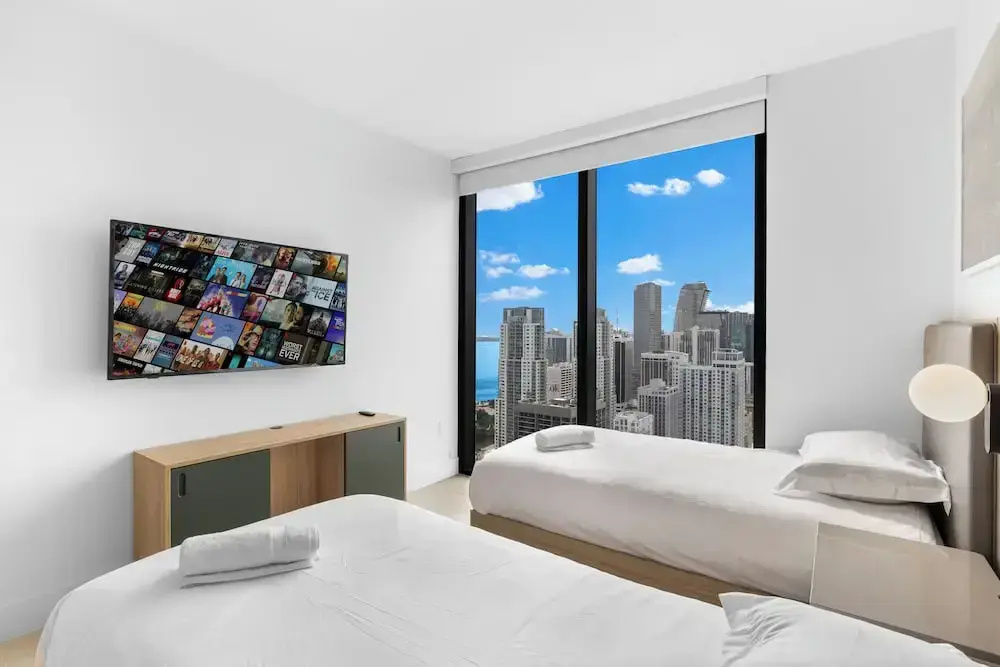 Luxury Downtown Condos with City Views, photo 3