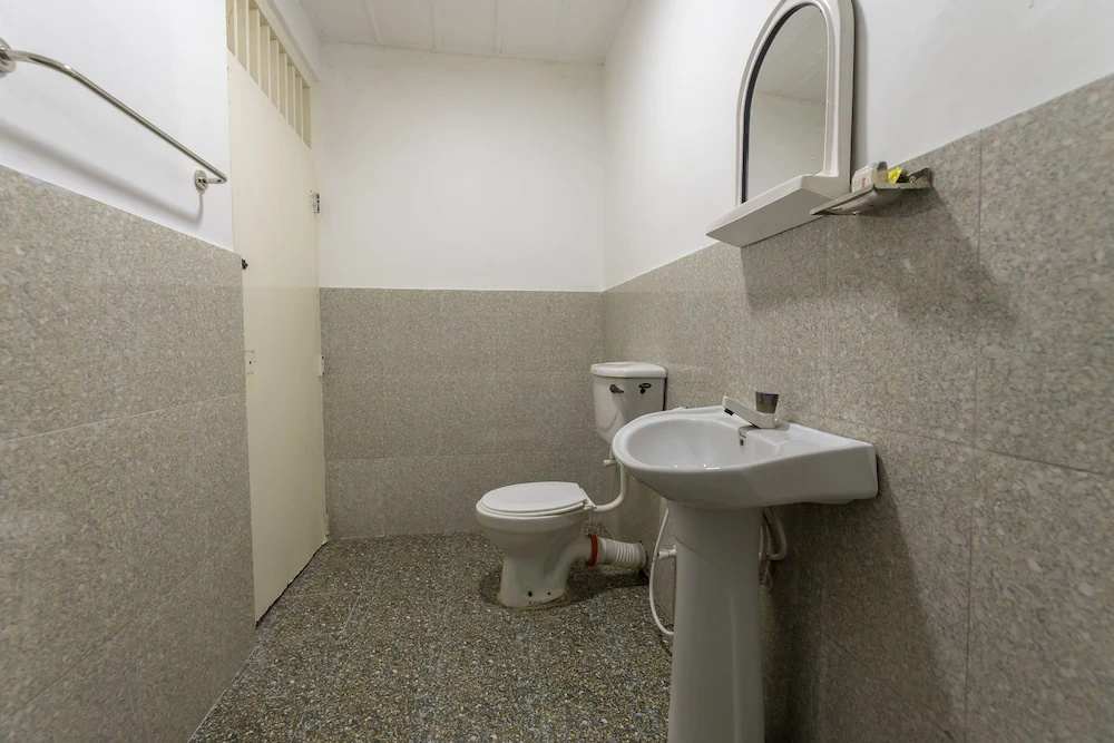 OYO 102 Metro Marine Drive Hotel — photo 8
