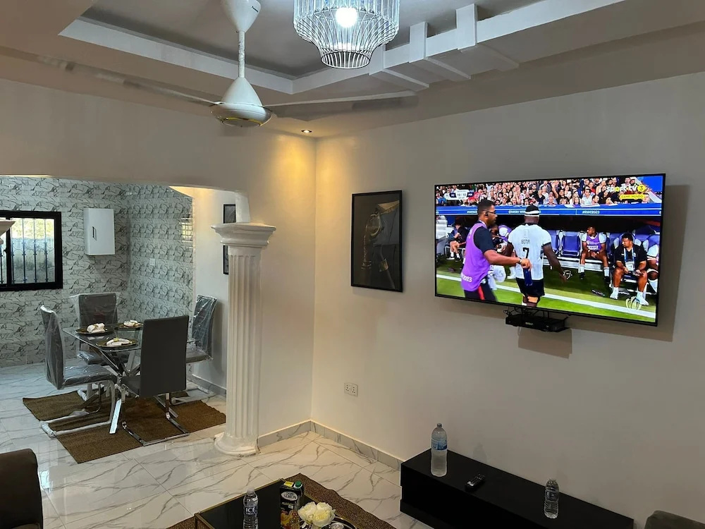 Luxe Apt #4the Retreat Apartments — photo 2