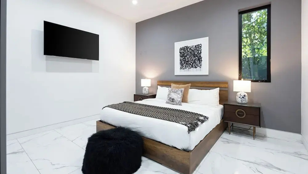 Private LA Retreat w/ Pool, Hot Tub & Fire Pit Near Melrose Ave The Martel House by Avantstay, photo 2
