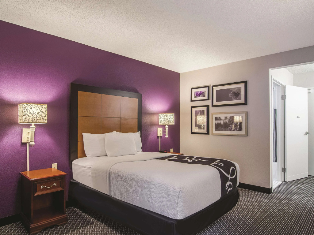 La Quinta Inn & Suites by Wyndham Miami Airport East, photo 3