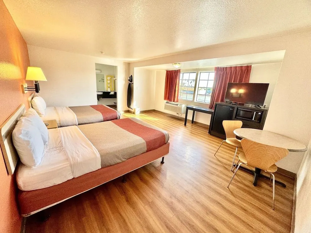 Studio 6 Suites – Bellflower, Ca  - Los Angeles — photo 7