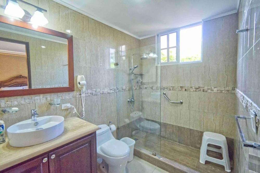 Large Golf View Villa With Pool Jacuzzi and Staff — photo 8