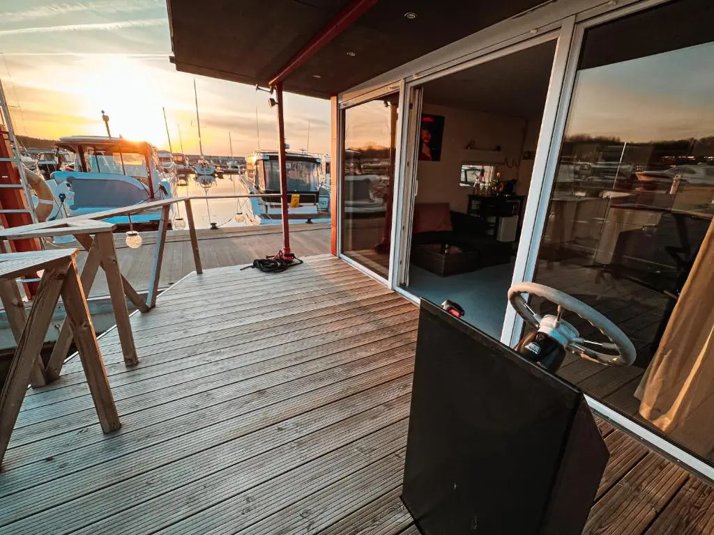 Cozy Floating house with sauna — photo 4